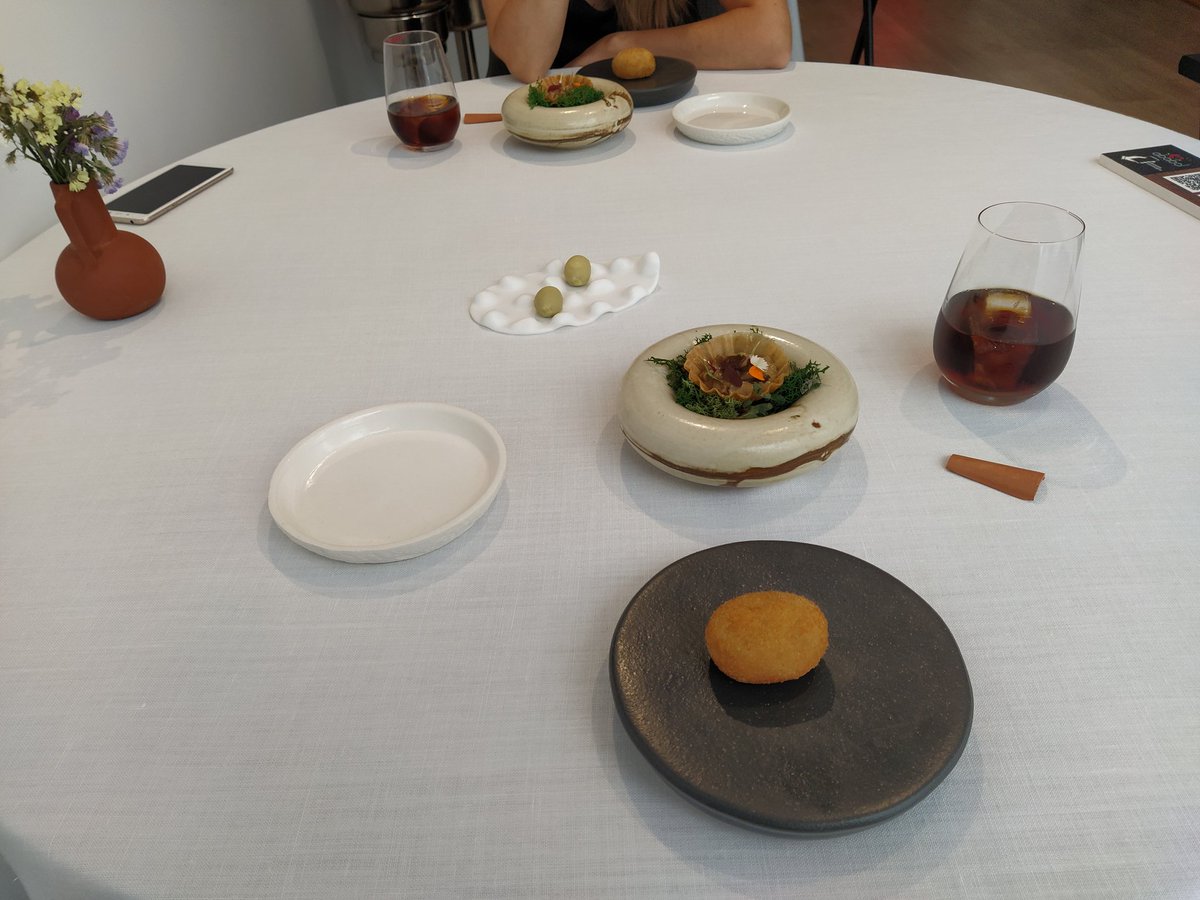 casty85's tweet photo. Hacía falta un lugar así en Albacete, como lo es  @restababol  de la mano de @monty_cazuelas 

Buena cocina, con técnicas muy perfeccionadas sin quitar protagonismo al producto.
Nos vamos con el recuerdo del caldo de las judías y si versión del asadillo manchego. 

Volveremos ☺️ https://t.co/Y6aaYTFfdX