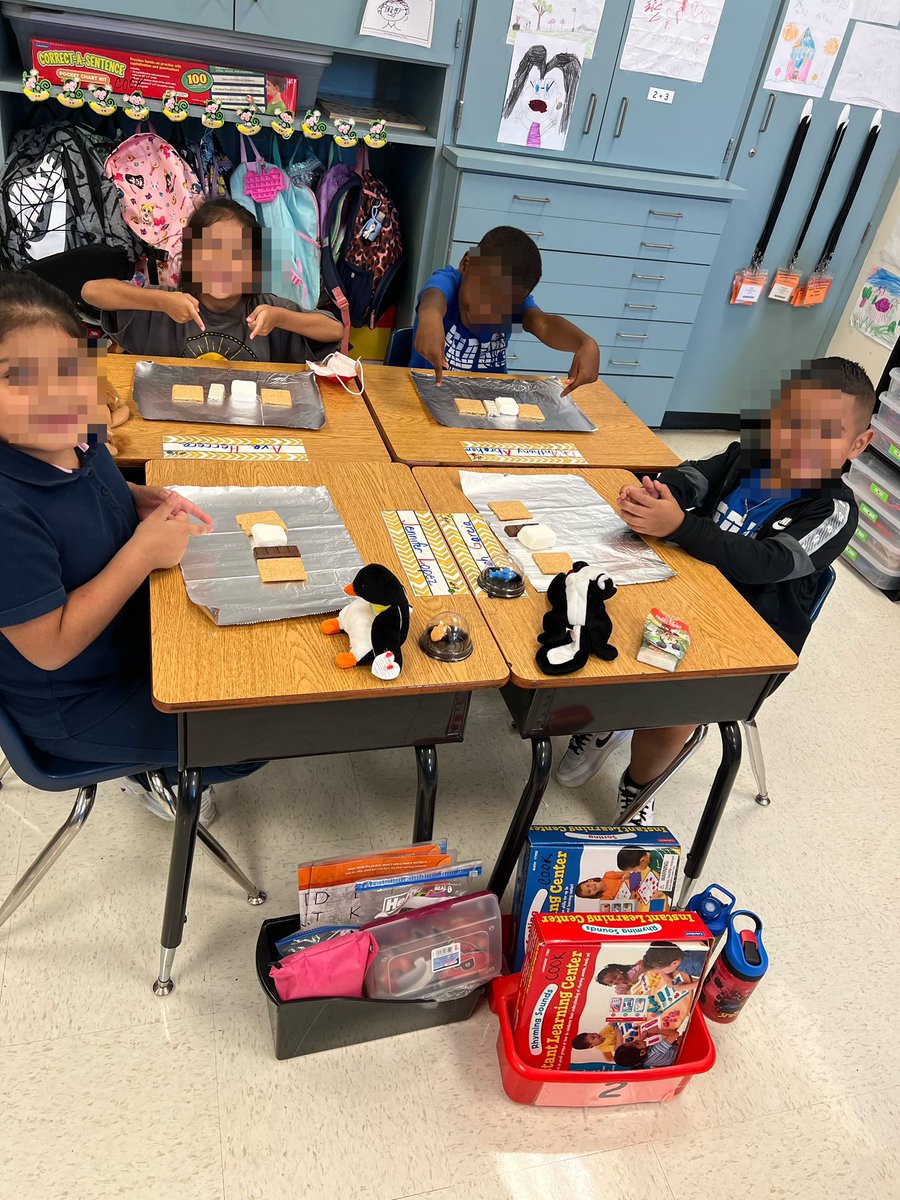 CarianneRapp's tweet image. @ClubHill_Cougar Students investigate and observe the physical properties of a piece of chocolate, marshmallows and how adding heat can change things. #smores #LearningIsSweet