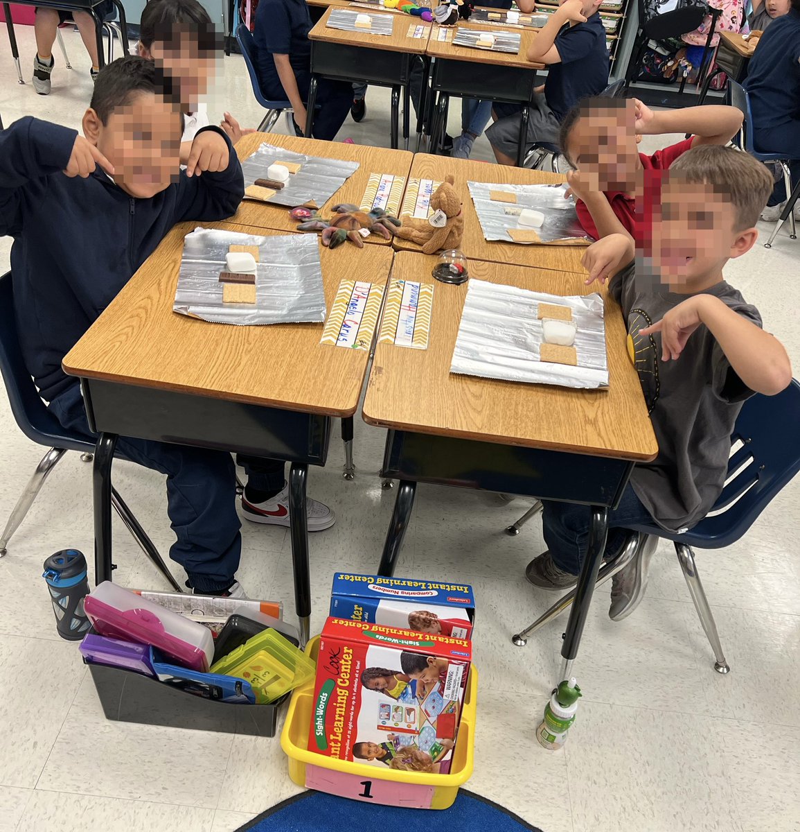 CarianneRapp's tweet image. @ClubHill_Cougar Students investigate and observe the physical properties of a piece of chocolate, marshmallows and how adding heat can change things. #smores #LearningIsSweet