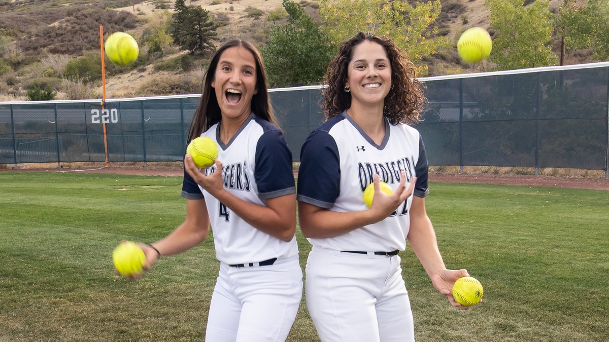 Photo day with your favorite softball team! 

#HelluvaEngineer⚒️