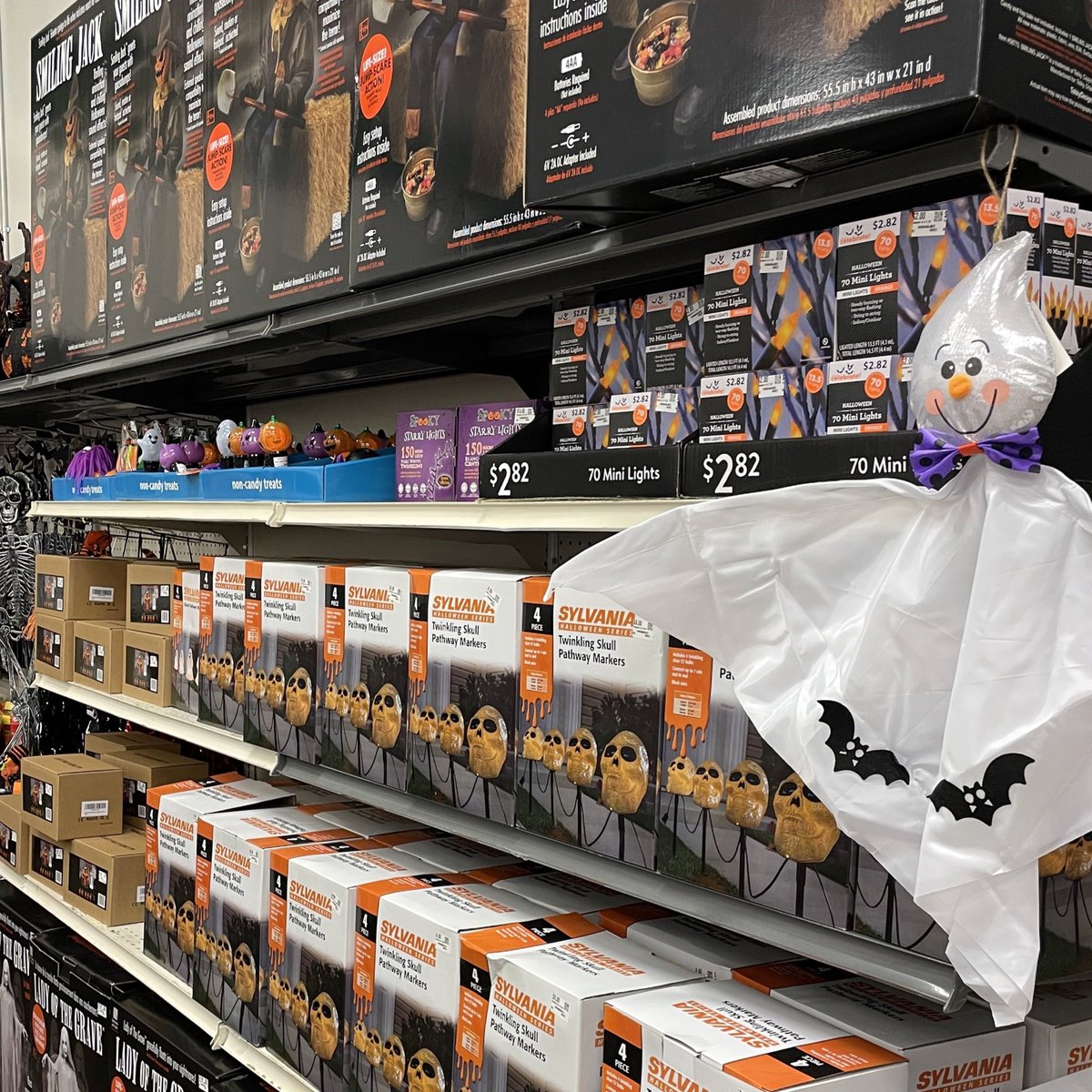 When asked trick or treat the answer is always treat when shopping at Bargain Hunt! 🍭🎃🍫 Save 30% - 70% everyday on items to get you in the Halloween Spirit! 

Find your store: bargainhunt.com/store-locator