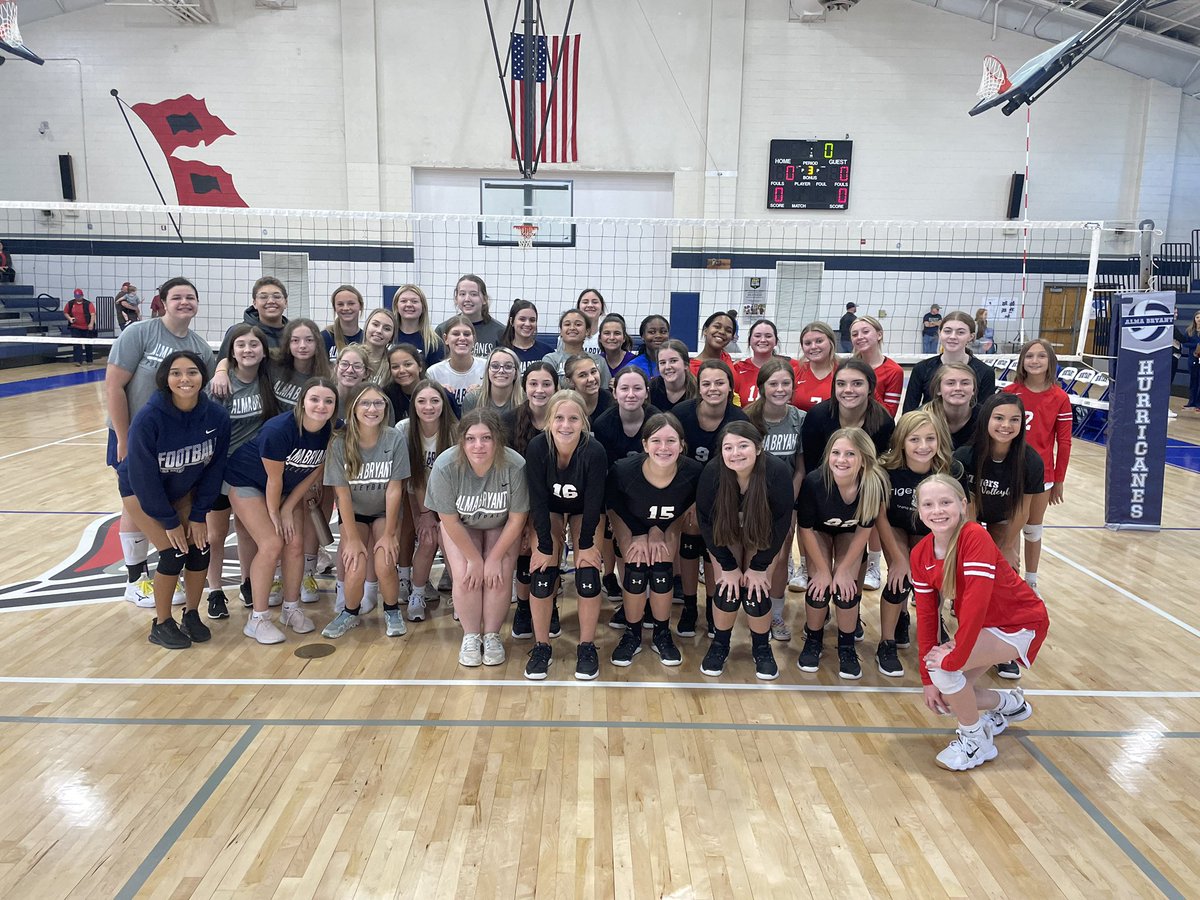 mcguff1996's tweet photo. Lady Sharks last game of the season vs Grand Bay. Thanks for hosting @almabryanths #futurehurricanes #itsagreatdaytobeashark https://t.co/Ay1kEIbSZy