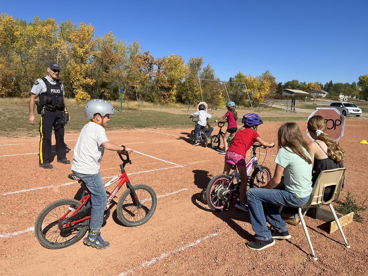 Thank you so much to Mr. Glen Smith, Constable Norman Prentice, Debbie Richardson, and the Gr 7/8’s for a fantastic Bike Rodeo today at Beechy School #staysafe #wearyourhelmet #beechyblazers