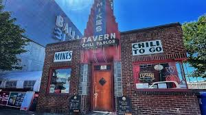 PuckSports's tweet photo. This Friday we will be broadcasting from @mikechiliparlor in Ballard as they celebrate their 100th year anniversary! Doors open at 11am. Come by and say hello. Drink some cold beer and eat some hot chili! @cougsgo is buying! Bring cash! https://t.co/KOQ6nRpzGp