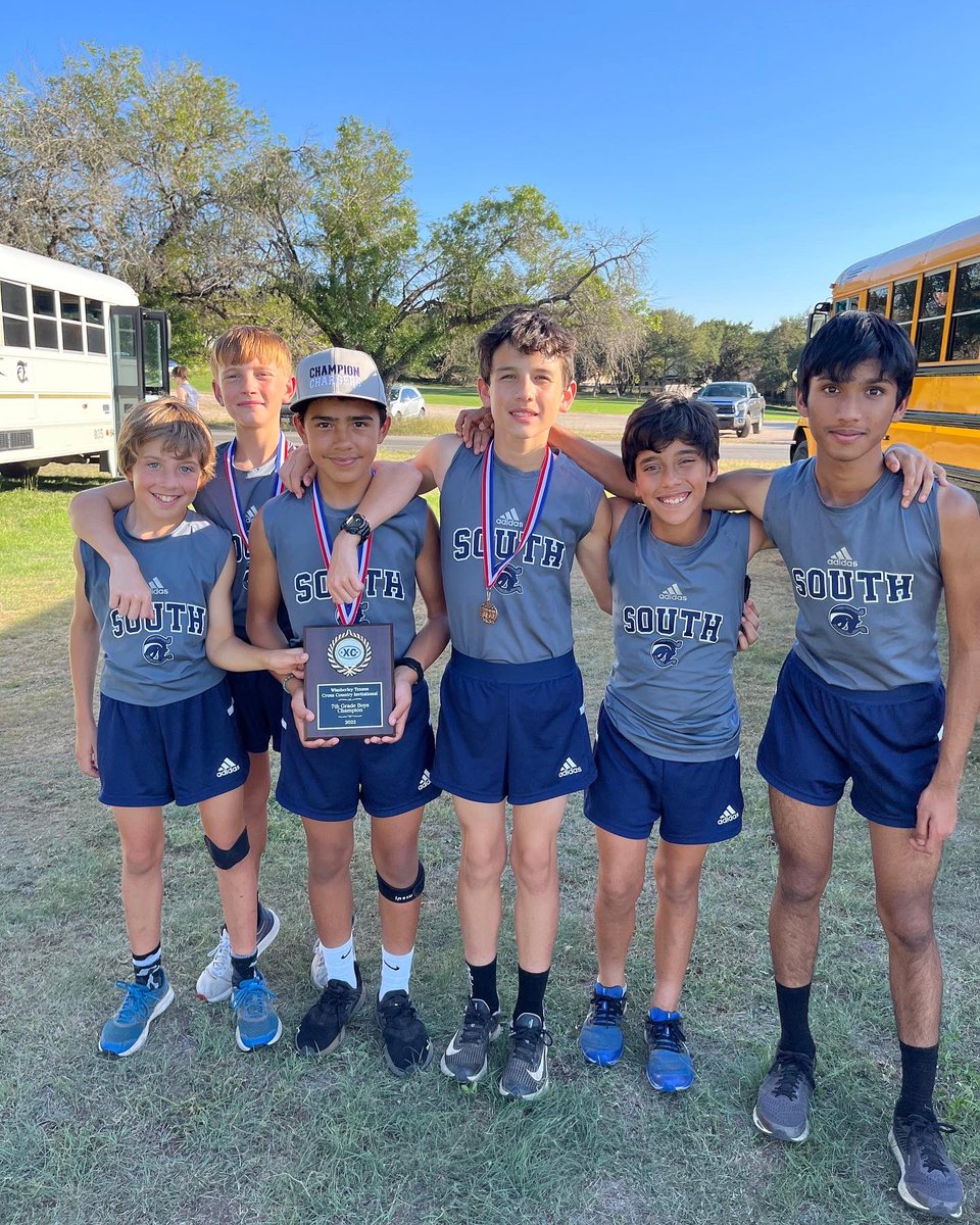 BMSS_PE's tweet photo. Another XC meet and another 4 for 4 🥇 place victory. They’re fighters!! #LETSGO #MIDDLESCHOOL #SPORTS #XC #RUNNERS #4FOR4 #BUILDINGTHECULTURE #HARDWORKPAYSOFF #WEARESOUTH @PrincipalJRob https://t.co/nZwsqFeyHE