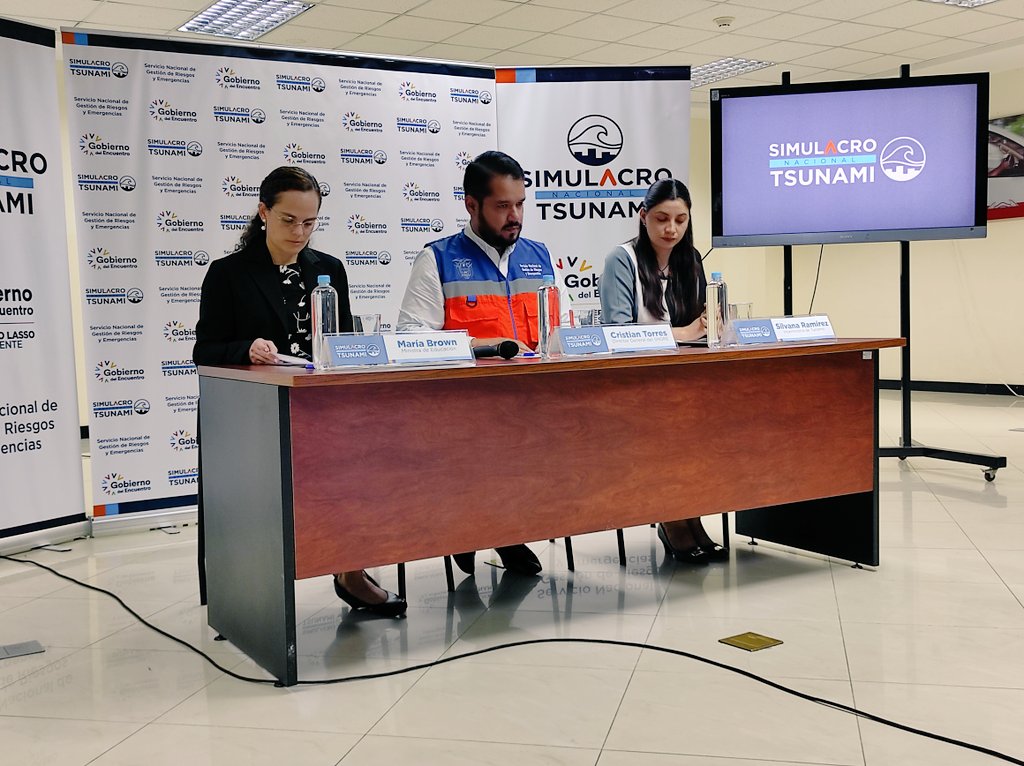 phsallenave's tweet photo. La @CoopSecuDefense 🇫🇷🇪🇨 se prépare pour l'exercice national #tsunami/#séisme des 25-27/10.
👉Participation à la conférence de presse de présentation avec @cetorresb, ministre @Riesgos_Ec.
⬆️@SecCivileFrance pilote du processus #IRNAP @Insarag au profit de 4 #MUSAR & 5 #LUSAR https://t.co/CP773c2ZCV