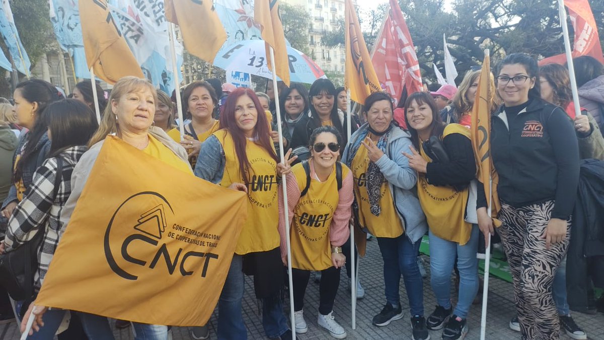 cnctargentina's tweet photo. 🟣🟠Se realizaron asambleas feministas en los Tribunales de todo el país y la CNCT estuvo presente🟣🟠

📍Lxs compañerxs cooperativistas participamos en la de la Plaza Lavalle.

💪🏾Las trabajadoras de todo el país estamos organizadas en Defensa de la Democracia https://t.co/2ybOQPPtzc