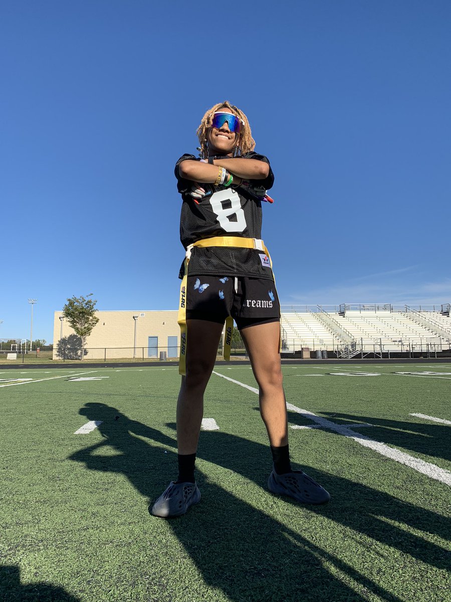 Veah_Russell's tweet photo. Had fun playin powder puff this week @HoughAthletics #flagfootball #powderpuff can’t wait to continue playing flag football in college hopefully @FlagFootball #senior https://t.co/5nakZ6B51x