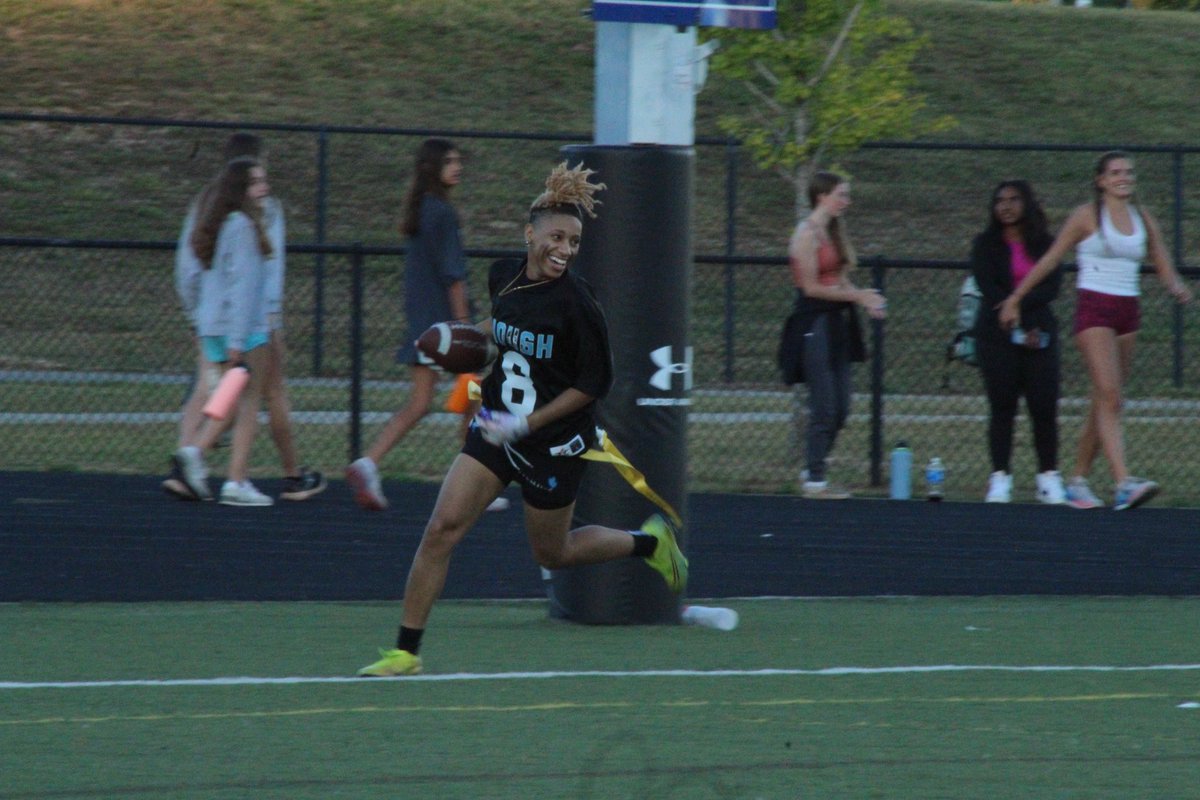 Veah_Russell's tweet photo. Had fun playin powder puff this week @HoughAthletics #flagfootball #powderpuff can’t wait to continue playing flag football in college hopefully @FlagFootball #senior https://t.co/5nakZ6B51x