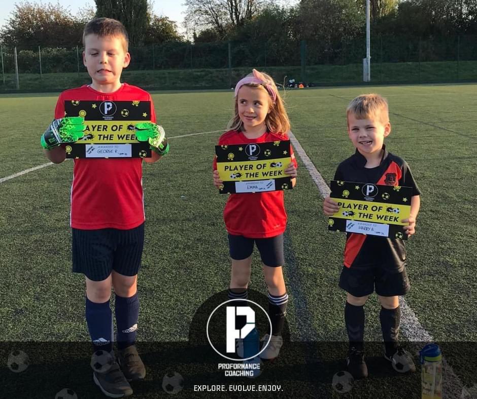 proformancefc_1's tweet photo. 𝗣𝗟𝗔𝗬𝗘𝗥 𝗢𝗙 𝗧𝗛𝗘 ���𝗘𝗘𝗞! ⚽

That's a wrap for our Chipping Sodbury session and this week we give high fives to George, Emma, Harry on their 𝙋𝙡𝙖𝙮𝙚𝙧 𝙤𝙛 𝙩𝙝𝙚 𝙒𝙚𝙚𝙠 certificates! 👏

#𝙀𝙭𝙥𝙡𝙤𝙧𝙚𝙀𝙫𝙤𝙡𝙫𝙚𝙀𝙣𝙟𝙤𝙮 https://t.co/qVND4QOTJT