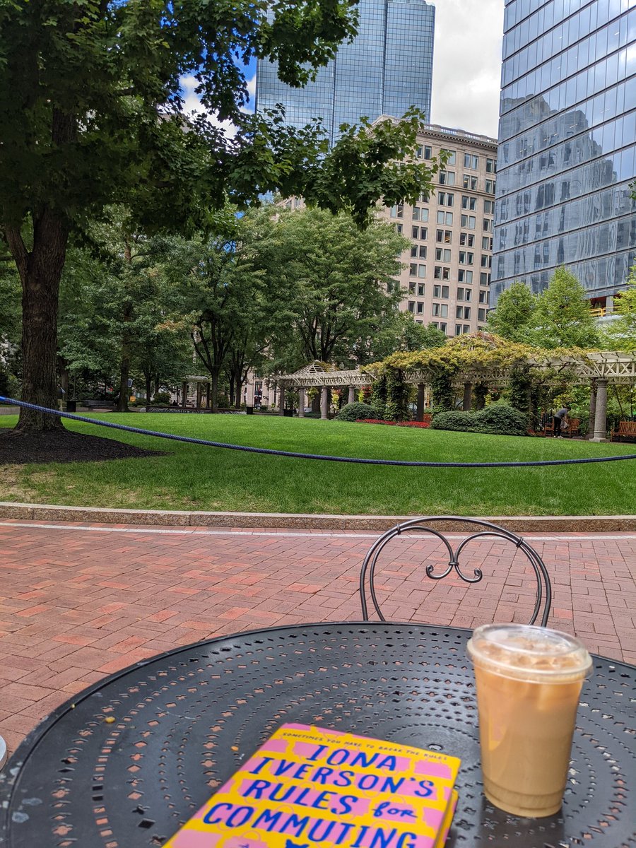 jbethderr's tweet photo. My city mountain day ⛰️ @smithcollege https://t.co/FxXlgXyNqT