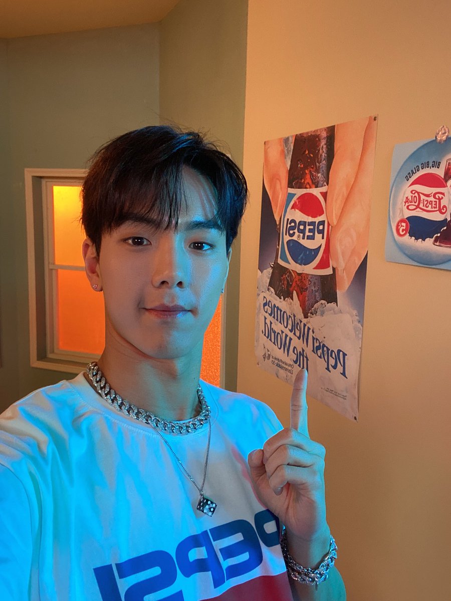 himshownu's tweet photo. [#SHOWNU] Verano sabor Pepsi~ https://t.co/MtG34kIZbs