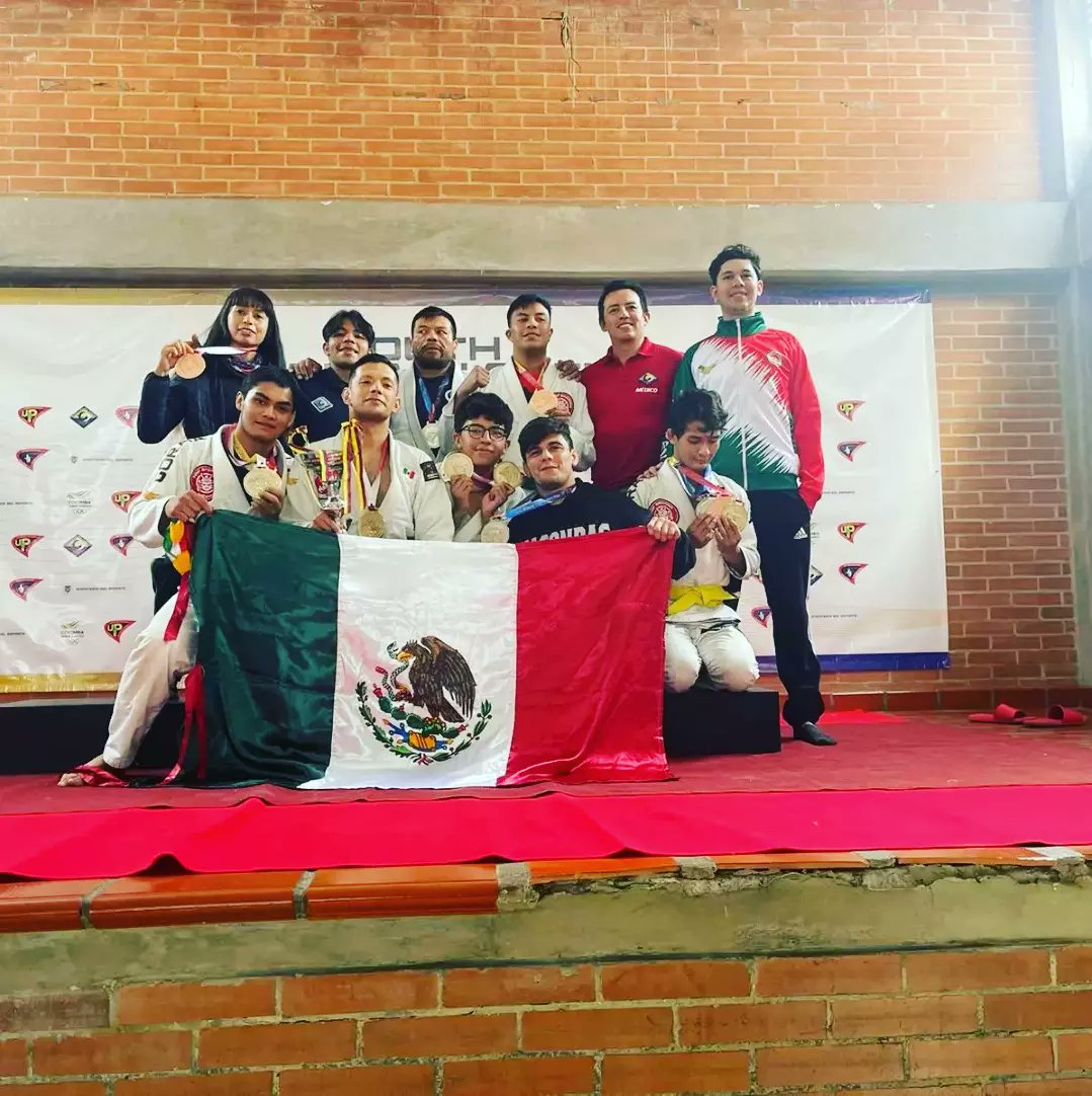 FeMexJJ's tweet photo. VIVA MÉXICO  🇲🇽
29 medallas en el Campeonato Sudaméricano en Bogota , Colombia 🇨🇴 
Vamos rumbo al campeonato del mundo en Abudhabi 🇦🇪
@CONADE 
@AnaGabrielaGue 
@lopezobrador_ 
VIVA MÉXICO 🇲🇽 https://t.co/BSx1JmLGi0