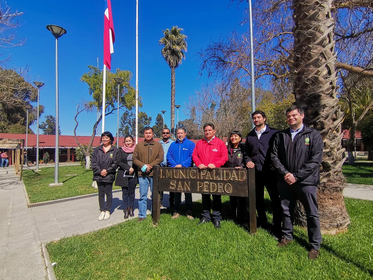 Mesa de convergencia por el desarrollo local de San Pedro, junto al Alcalde Sr. Emilio Cerda Sagurie y Fundación Huella Local, donde contamos con la presencia de  Municipales, Empresa Agrosuper, inversiones Punto Vip, Agroreservas de Chile y agrícola Monte Oscuro.