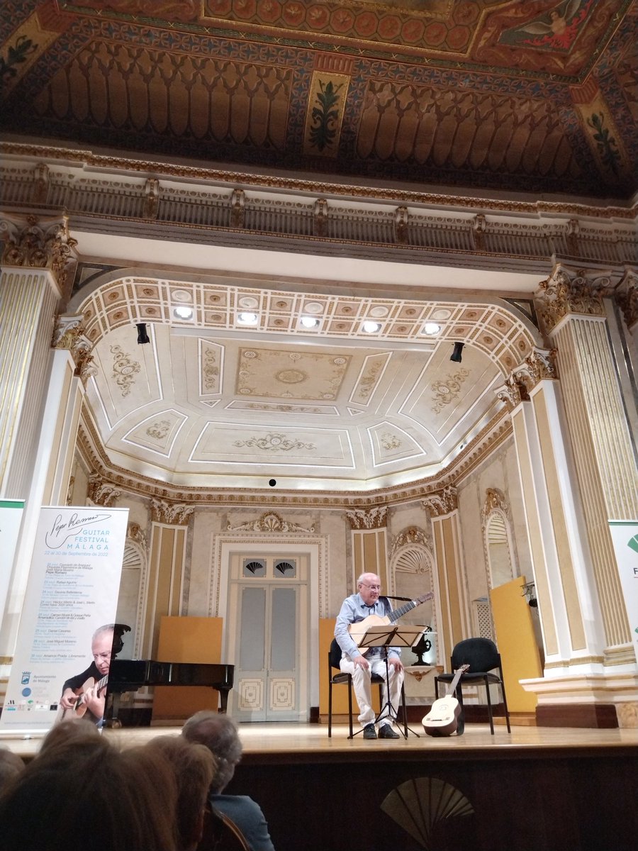 soy_menchu's tweet photo. En el #guitarfestival con el maestro José Miguel Moreno en la sala #unicaja https://t.co/sJmSlZyYPk