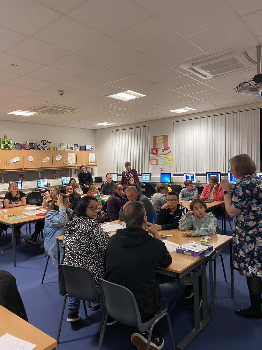 FalkirkHigh's tweet photo. Mrs McKnight sharing information about the Maths and Computing Faculty #makinglearningcount #P7areFHS @FHSMathematics @FHSComputing https://t.co/i9LS4PqdeJ
