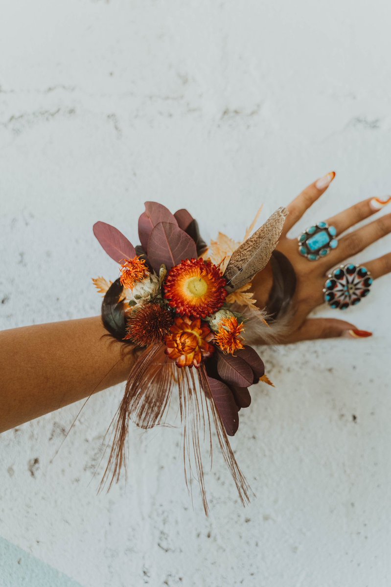 succulent corsages 🌵💛🍁

Love making out of the box florals for cool brides at PinaTaylotta Petals. 
📸: <a href="/chloembarney/">Chloe</a>