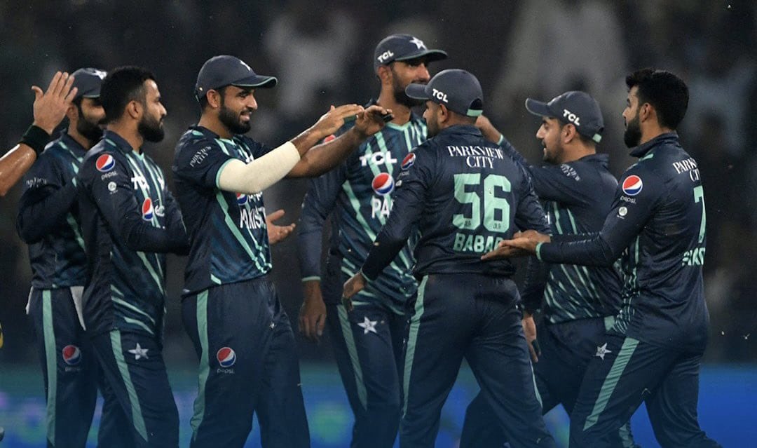 babarazam258's tweet photo. Proud of my team for giving absolutely everything.

@iMRizwanPak brilliant as always and proper nerves there from Aamir! 🇵🇰 https://t.co/g8CifdyOIb