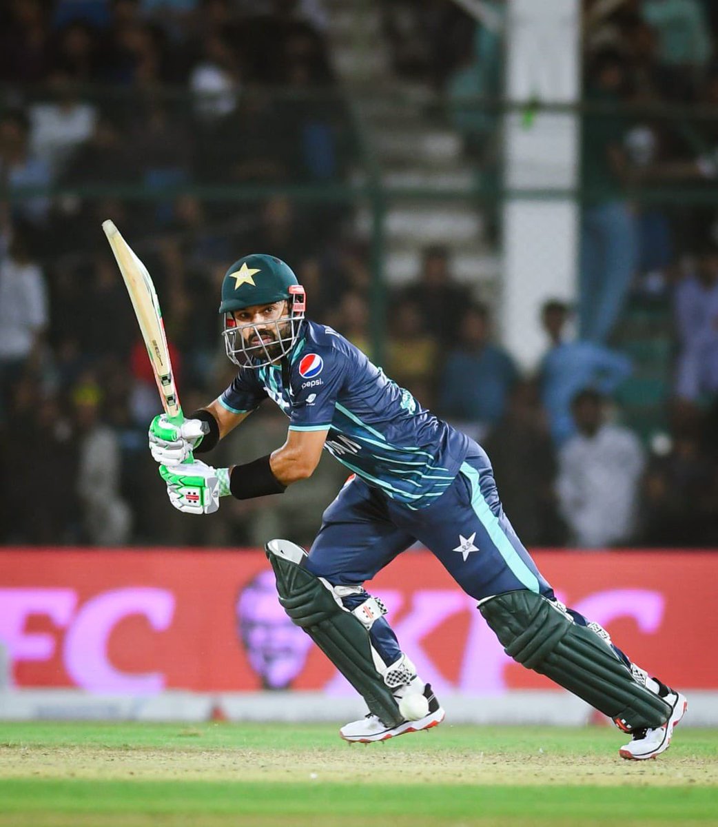 babarazam258's tweet photo. Proud of my team for giving absolutely everything.

@iMRizwanPak brilliant as always and proper nerves there from Aamir! 🇵🇰 https://t.co/g8CifdyOIb