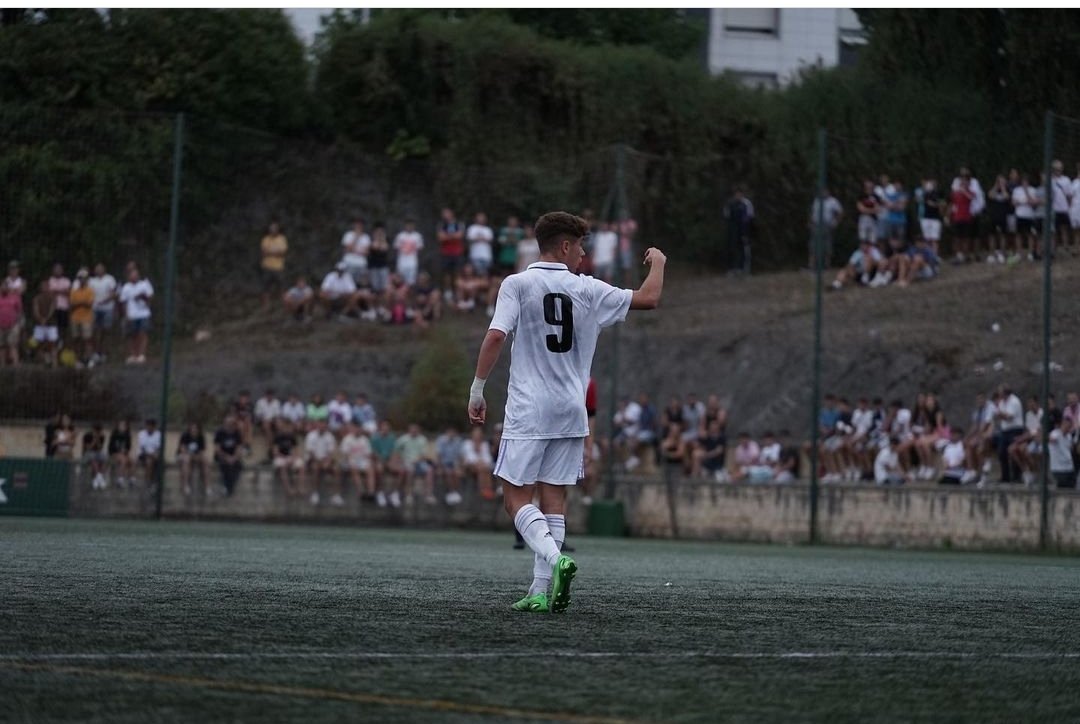 ffrm_es's tweet photo. 🔝💎 El cartagenero Álvaro Ginés...¡incluído en la lista de MEJORES PROMESAS elaborada por @guardian 🗞️!
🙌 El joven jugador del @lafabricacrm e internacional con la @SEFutbol S-18 🇪🇦 tiene un gran futuro por delante.
🗒️ LA LISTA: ➡️ https://t.co/dGgWcCekoJ
¡#DaleCrack 🫂! https://t.co/kRWYMCuYzr