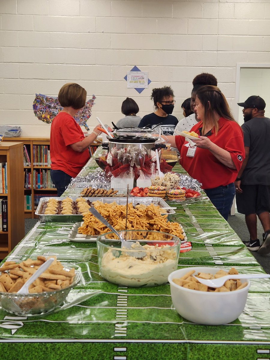 TheJenJMartin's tweet photo. It's Faculty Meeting Game Day! We were excited to have @HealthMPowers here for students & faculty, a quick presentation from @KidsHopeUSA, & Henry Care Check In! #WellnessHCS #uptosomethinggood @FredricLatschar @stormer_jessica @MaddenSupports https://t.co/xi3pqtoFYe