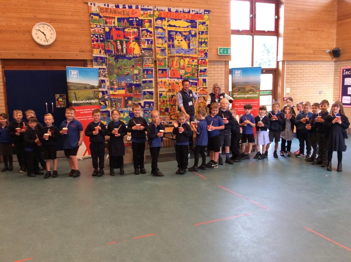 Diolch⁩ am y croeso bendigedig heddiw. Fantastic welcome today celebrating #Worldschoolmilkday at ⁦<a href="/DyffrynTrannon/">Ysgol DyffrynTrannon</a>⁩ <a href="/FUW_UAC/">FUW - Undeb Amaethwyr Cymru</a>⁩. Enjoyed every minute 🐄🥛🚜🏴󠁧󠁢󠁷󠁬󠁳󠁿