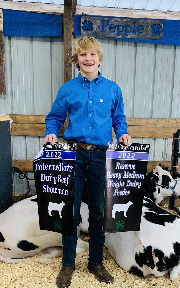 apepple74's tweet photo. So proud of these kids.  Hard work does help to achieve your life goals.  🐷 🐮 #keepworking 💪🏼💪🏼 https://t.co/JJ2IQThdD0