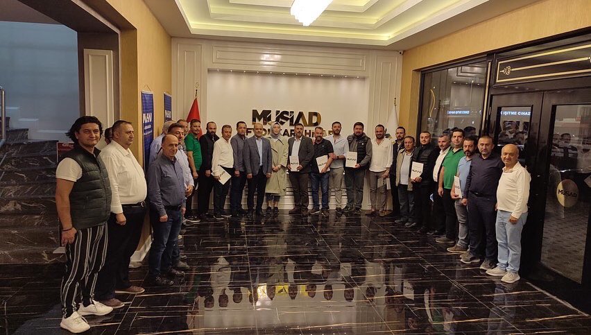 MUSIAD_Afyon's tweet photo. MÜSİAD’A 14 İŞ İNSANI KATILDI

MÜSİAD Afyonkarahisar Şubesi’ne 14 yeni üye törenle katıldı. Yeni üyeler belgelerini MÜSİAD Afyonkarahisar Şube Başkanı Ercan İşlek takdim etti. https://t.co/Zt7AoeJzGm
