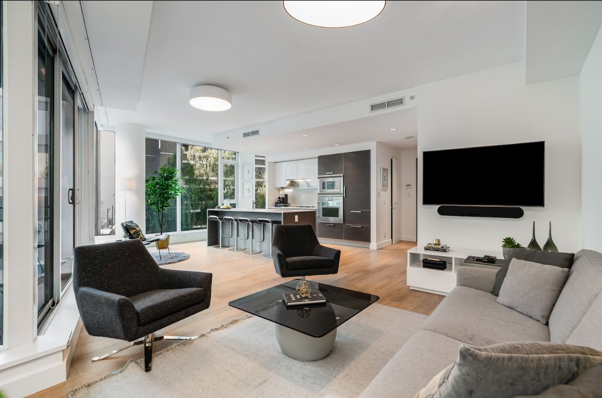 PaulAlbrighton's tweet photo. Modern Coal Harbour 2-level condo and more... - https://t.co/cJoySVnEbR https://t.co/xq5FbpvvHO