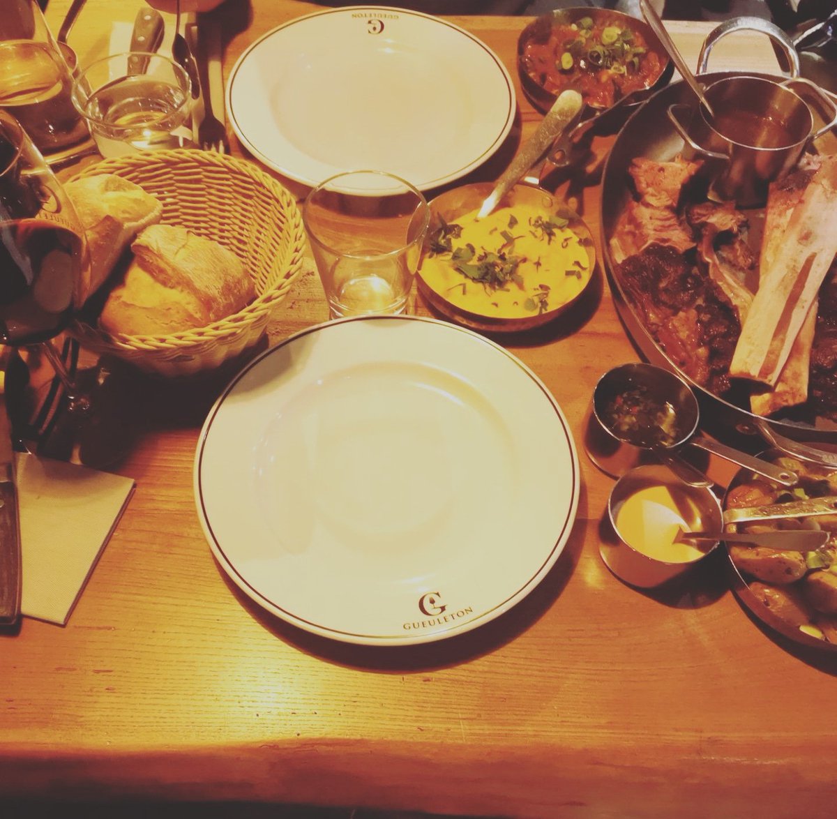 Donald_Drusss's tweet photo. 🎥 Pause de twitch, vacances sur royan oblige 🎥 Ce soir nous avons testé ce restaurant @GUEULETON je ne peux que vous le conseiller mes petits loups d'Odin car c'est vraiment une folie 🍻 Sköll et si vous en avait un près de chez vous, foncer !!! #restaurant #food #twitchfr https://t.co/PFvNJRQb7o