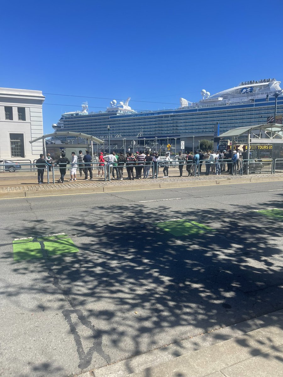 transitcounts's tweet photo. Good luck, @SFMTA_Muni #FMarket riders #TransitMonth #SanFrancisco #loadfactors #servicegaps #nocurrentpredictions https://t.co/3j5vXADHXg