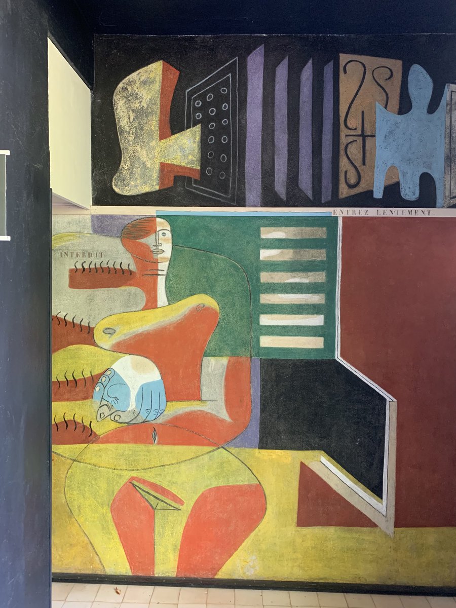 Vandaag eindelijk villa E1027 van Eileen Gray bezocht in Roquebrune Cap Martin, met wandschilderingen van Le Corbusier. Sinds de jaren negentig gerestaureerd en opnieuw ingericht. 1/2