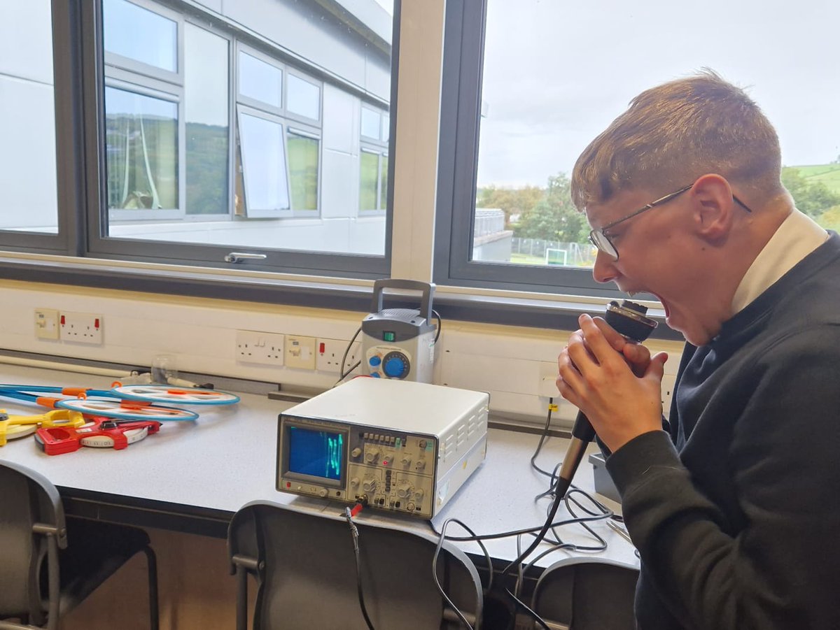 VoLA_sci's tweet photo. S3 physics pupils have been hitting the high (and low) notes whilst learning about sound.

Where do musical notes go surfing?

On sound waves! 😂😂

#volasuperscientists #bgephysics #sound https://t.co/bk6WRJ0cmH
