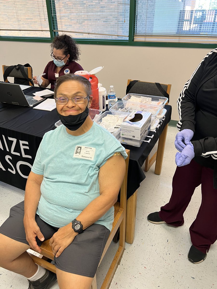 PriegoJudy's tweet photo. Thank you, Immunize Elpaso for keeping us strong and healthy ❤️‍🩹#MHS keeping flu/COVID safe#TEAMSISD https://t.co/T1BTADrhsv