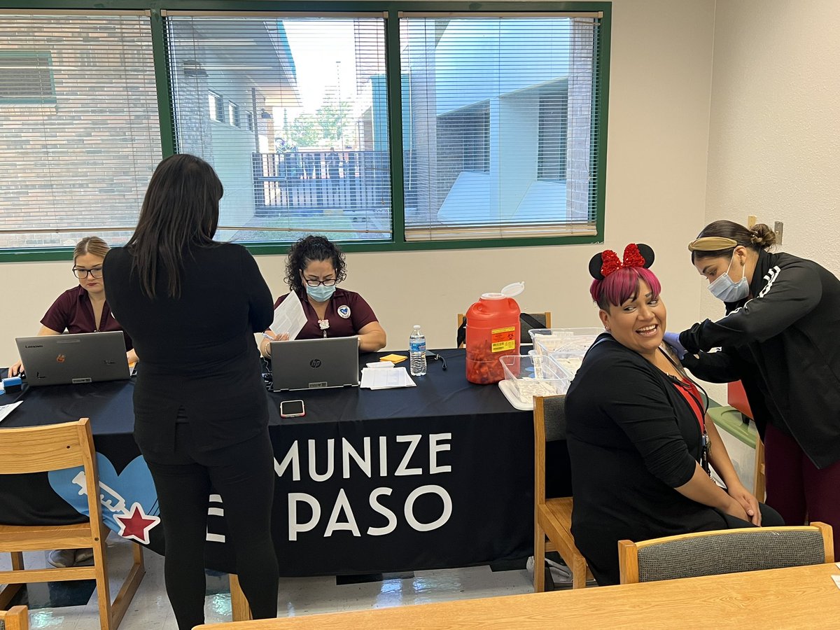 PriegoJudy's tweet photo. Thank you, Immunize Elpaso for keeping us strong and healthy ❤️‍🩹#MHS keeping flu/COVID safe#TEAMSISD https://t.co/T1BTADrhsv