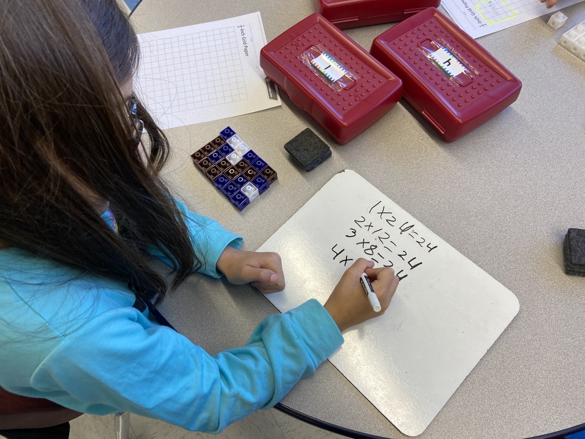 MsKLarkin's tweet photo. Today, 3L completed an activity using cubes to represent a certain number of chairs. Ss made as many different arrangements as they could using their cubes. This activity helped strengthen our understanding of multiplication, arrays, and the Commutative Property! #CPA #GoRamsNJ https://t.co/2vkkPSITyf