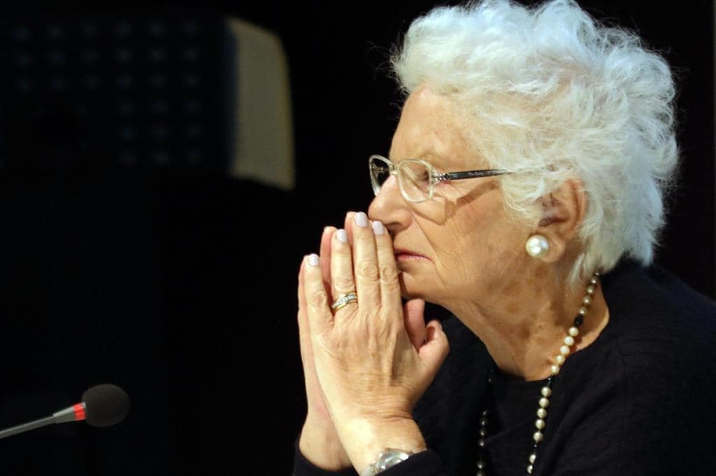 “Ho la paura della perdita della democrazia, perché io so cos’è la non democrazia. La democrazia si perde pian piano, nell'indifferenza generale, perché fa comodo non schierarsi.” Liliana Segre