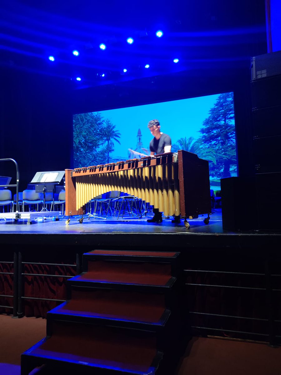 amaiadelcampo's tweet photo. 40 años de nuestro Conservatorio Profesional de Música de #Barakaldo. Una gala entrañable de homenaje a alumnado y profesorado. A por los próximos 40! Zorionak! https://t.co/FlcDoyS1qz