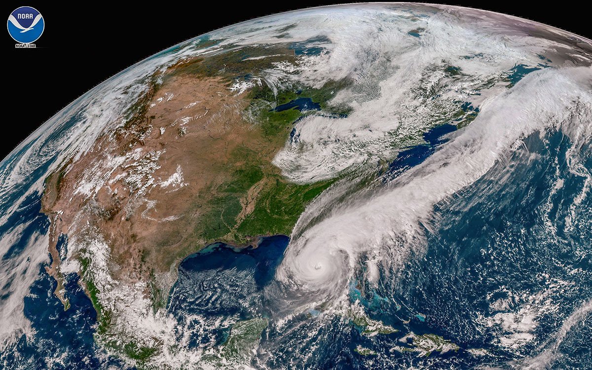 Ian swallowing an entire state. Be safe, Floridians. #Hurricane_Ian