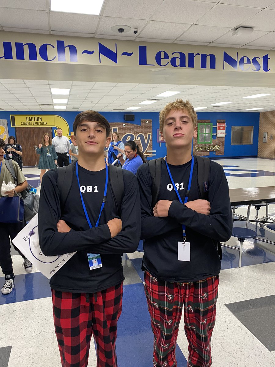 BarbersHillMSN's tweet photo. TWINNING is WINNING at MSN! HoCo Week 2022 https://t.co/qMfsT1Xtw5