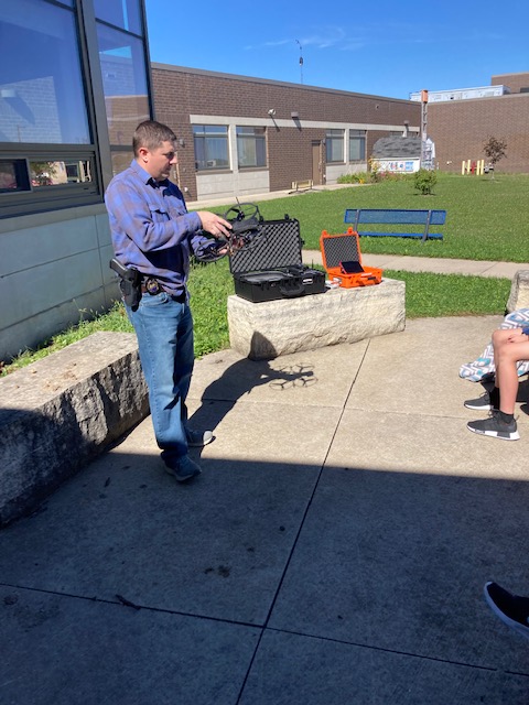 StemWloo's tweet photo. Sergeant Monroe visited Orange Elementary 5th grade students to demonstrate and discuss how police officers use drones!  @WaterlooSchools  #STEMintheclassroom #dronesarestillcool https://t.co/nV76bQ7FWl