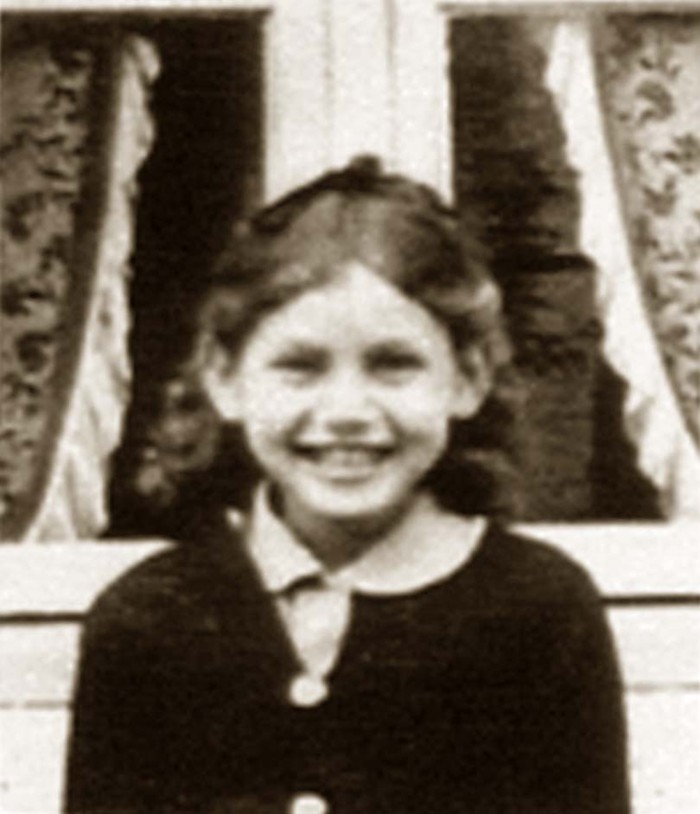 AuschwitzMuseum's tweet photo. 28 September 1932 | A French Jewish girl, Helene Zeligfeld, was born in Metz.

She was murdered in a gas chamber at #Auschwitz II-Birkenau on 18 September 1942. https://t.co/SFJ3f7rZY5