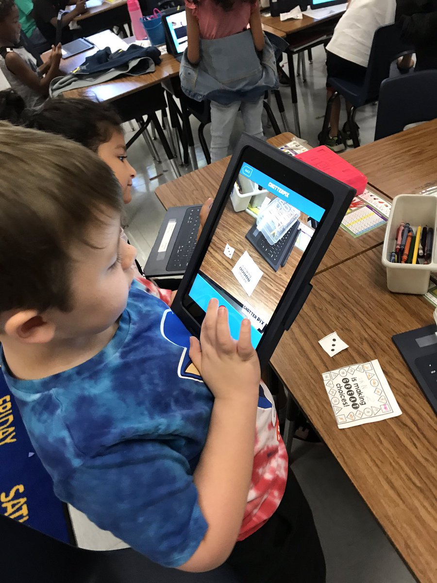 jsolnekfrazier's tweet image. Ss in 1st @RockbrookES learn @duckduckmoose’s ChatterKids to recap learning. This tool can be used in #AnyContent &amp;amp; w. #AnyLanguage making it great for any lesson! Bonus? Seeing the excitement on the faces of Ss as they created &amp;amp; shared work. #DigitalLISD #lisdLandT #oneLISD