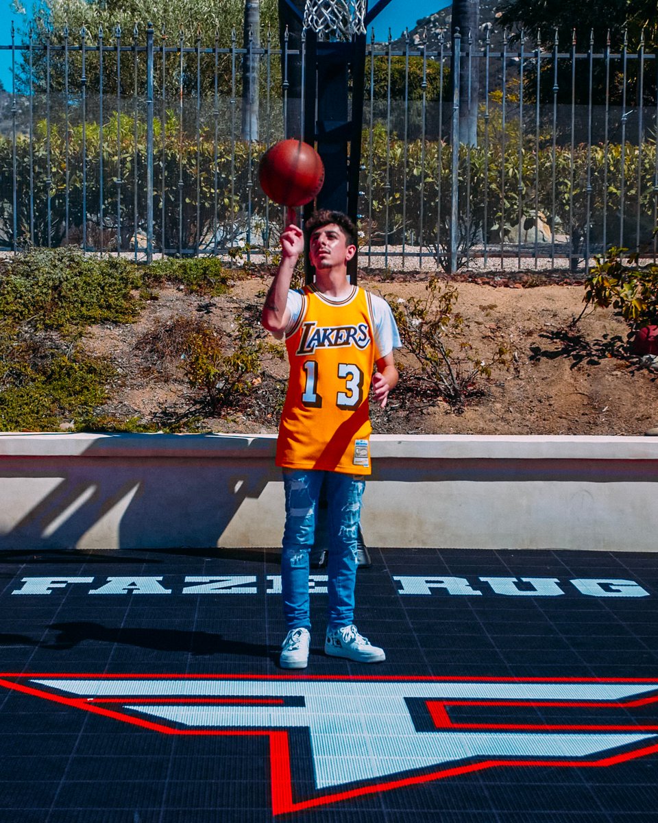 FaZeComms's tweet photo. FaZe Rug signs with Excel Sports Management

📰 @boardroom: https://t.co/igpUzCMmLh https://t.co/Gu03NFHwpJ