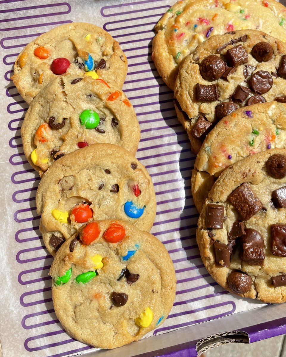 if one of your favorite cookies is in this pic, you're prob super fun at a party. that is all