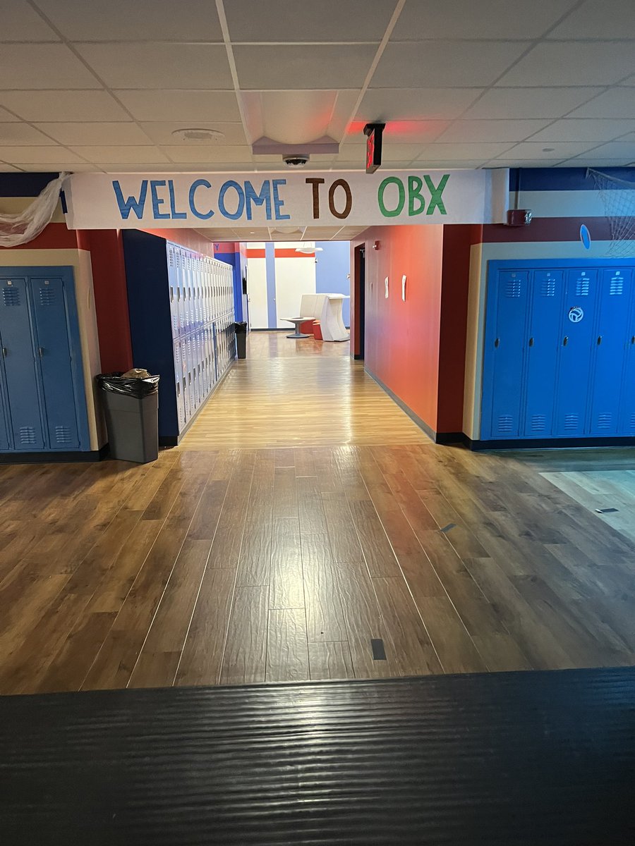 pphsstuco's tweet photo. Junior hallway! 🏄 Theme was Outer Banks! #pphshoco #hoco2022 #hallwaydecor #netflixoriginal https://t.co/ofSULWTilQ