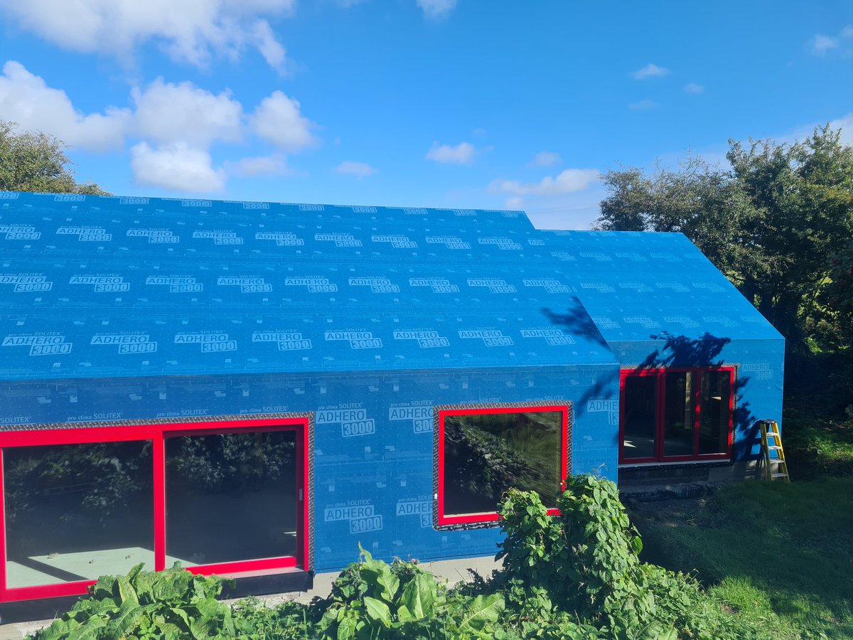 cliomahouse's tweet photo. Finally building my own timberframe Passive house. More details to come one I can catch my breath. Super happy to be at weathertight stage! #selfbuild #proclima #adhero #Intello #passivehouse #airtightness #cellulose https://t.co/9azZk6UmO7