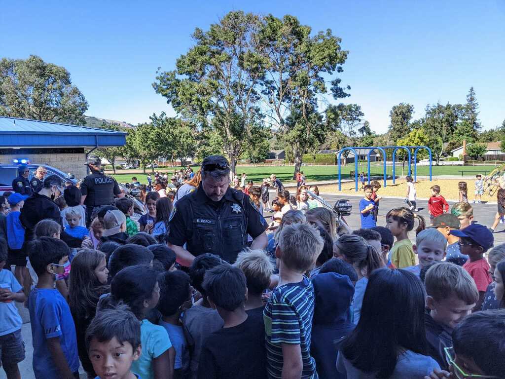 NAESeagles's tweet photo. Incredible to have @SanRamonPolice join us at recess for positive community experience with our Eagles. We had officers playing tetherball, Running races, signing autographs and answering many questions from our students! Gratitude to our friends in blue. @SRVUSD1 @NAESeagles https://t.co/BIxCOWsP1Z