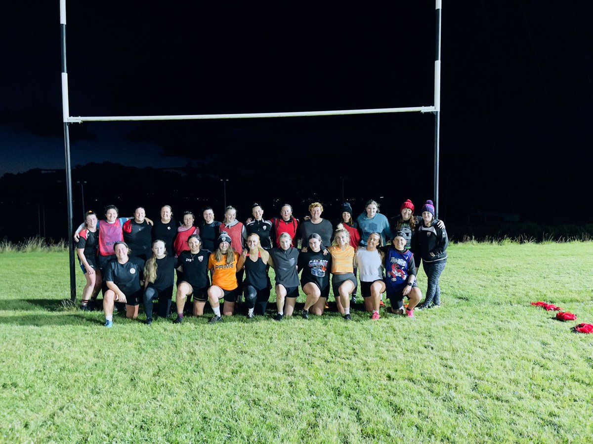 Oeri yn tŷ? Gwres rhy ddrud? Pa gwell rheswm na ymarfer rygbi i dwymo lan!! 
Rhifau hollol arbennig gyda wynebau hen a newydd! 
Croeso i bawb🫶🏻What better than rugby training to warm up?!
Amazing number once again and lovely seeing old and new faces! 
We welcome everyone🫶🏻
🖤🤍💗