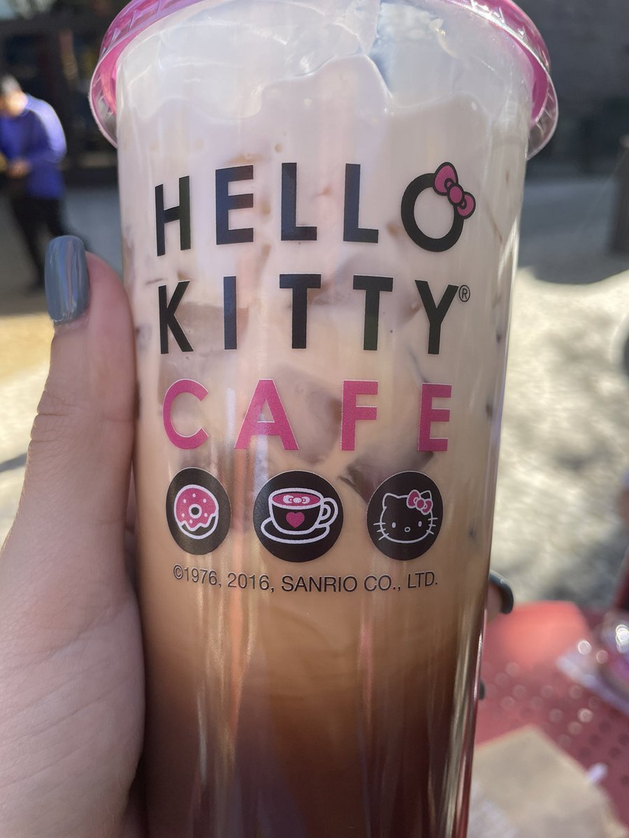 AshGamine's tweet photo. Found this cute lil #HelloKitty cafe on my trip to #lasvegas 😊 

Made it back to Florida right on time for #HurricaneIan 🤘 https://t.co/XwFTvNjQos